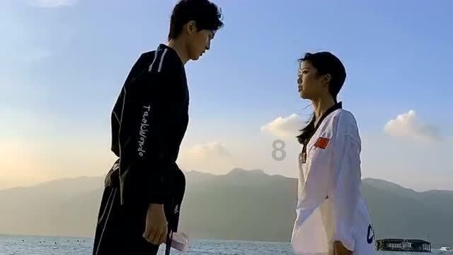 红毯这一夜，35岁的景甜用肚子上“赘肉”，治好了我的身材焦虑